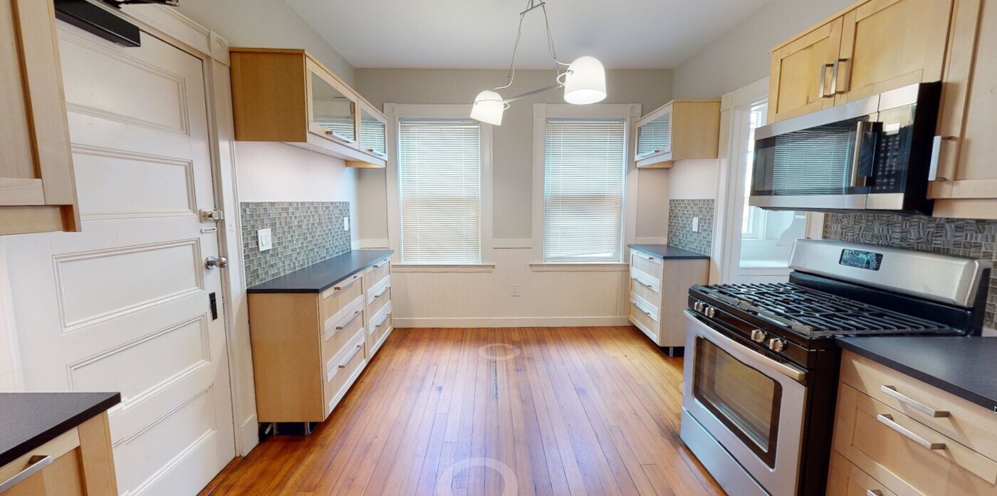 107 Oxford St, Unit 3 in Cambridge, MA - Building Photo