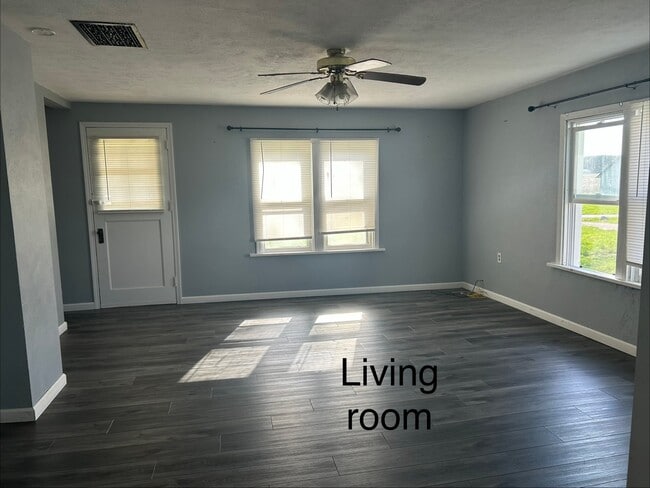 5625 Flag Rd in Kenney, IL - Building Photo - Building Photo
