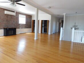 147 Bank St in New London, CT - Building Photo - Building Photo