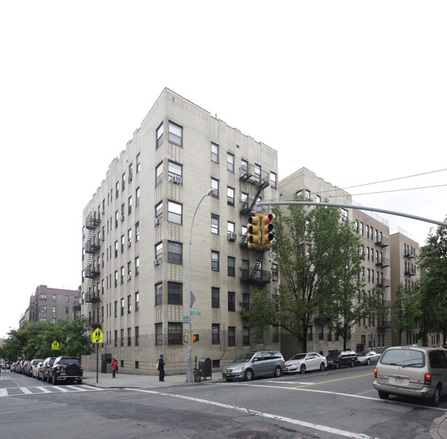 145 Seaman Ave in New York, NY - Building Photo - Building Photo