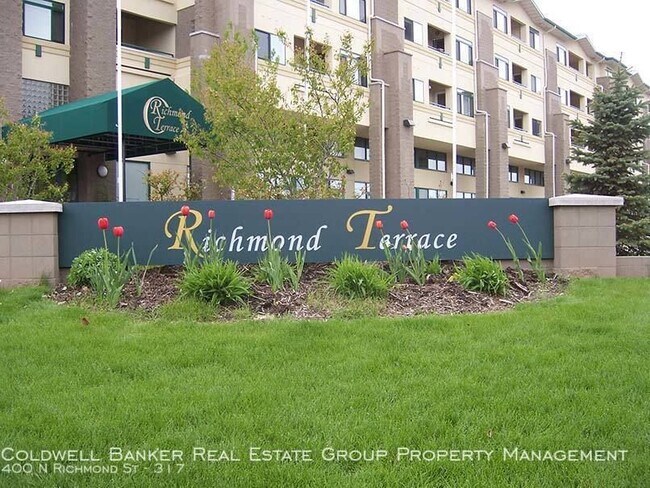 400 N Richmond St in Appleton, WI - Foto de edificio - Building Photo