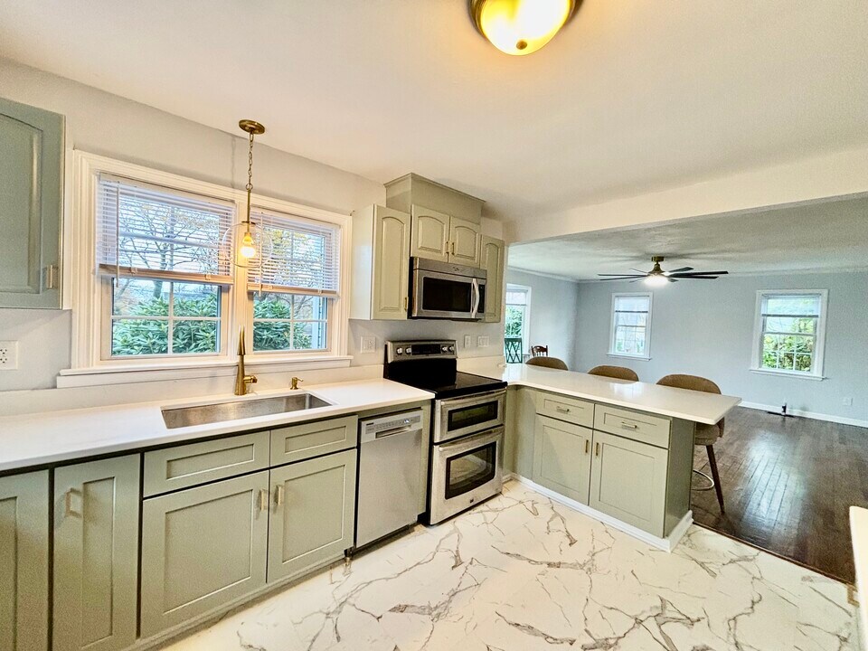 3327 Alpine Dr in Erie, PA - Building Photo