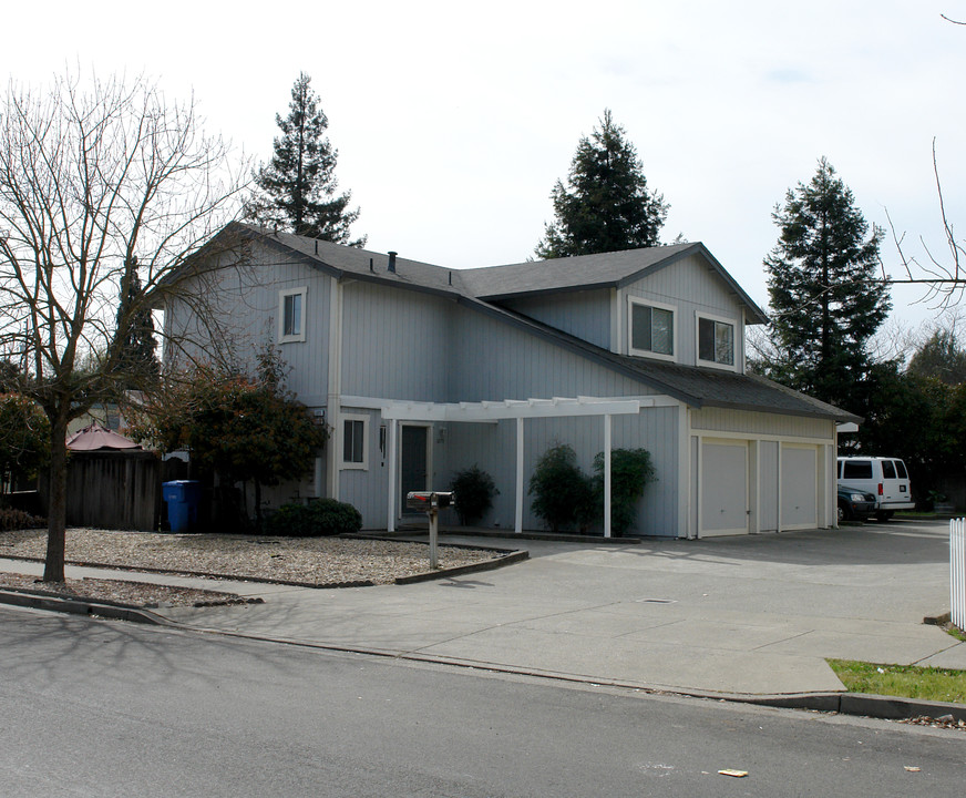 1275 Slater St in Santa Rosa, CA - Building Photo