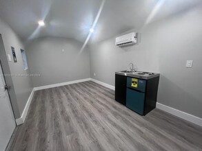 245 NW 117th St-Unit -0 in Miami, FL - Building Photo - Building Photo