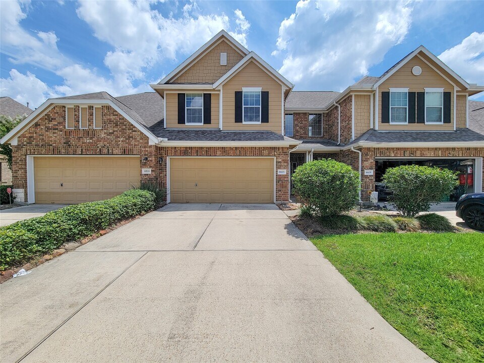 8603 Sunset Loch Dr in Spring, TX - Building Photo