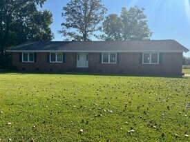 1537 Huggins Shortcut Rd in Galivants Ferry, SC - Building Photo