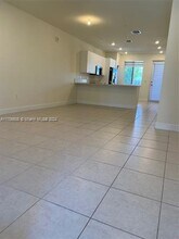 10270 NW 66th St-Unit -10270 NW 66th St appt 107 in Doral, FL - Foto de edificio - Building Photo
