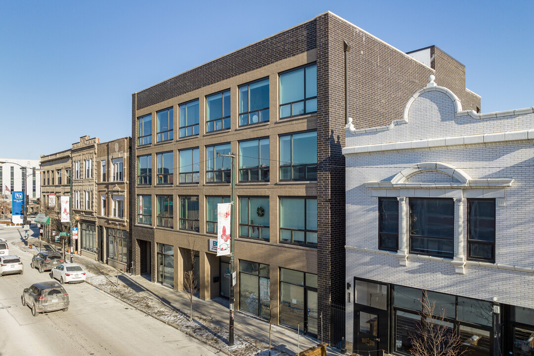 2945 N Milwaukee Ave in Chicago, IL - Foto de edificio