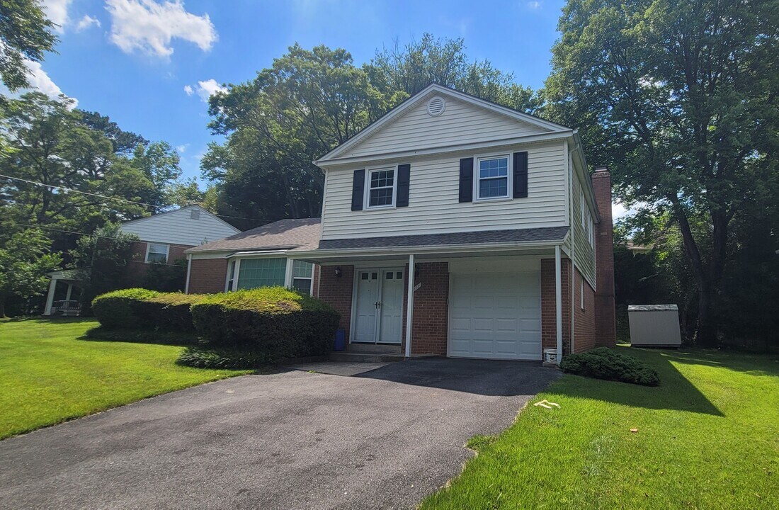 12812 Bluet Ln in Silver Spring, MD - Building Photo