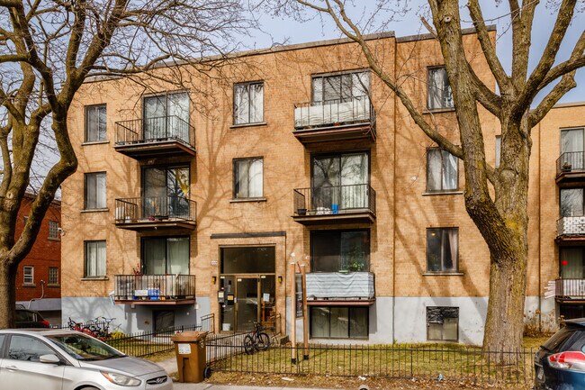 Khandaker Villa in Montréal, QC - Building Photo - Building Photo