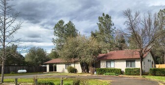 16332 Hawthorne Ave in Anderson, CA - Building Photo