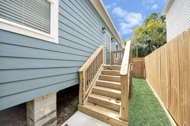 1314 W Willis St in Alvin, TX - Building Photo - Building Photo