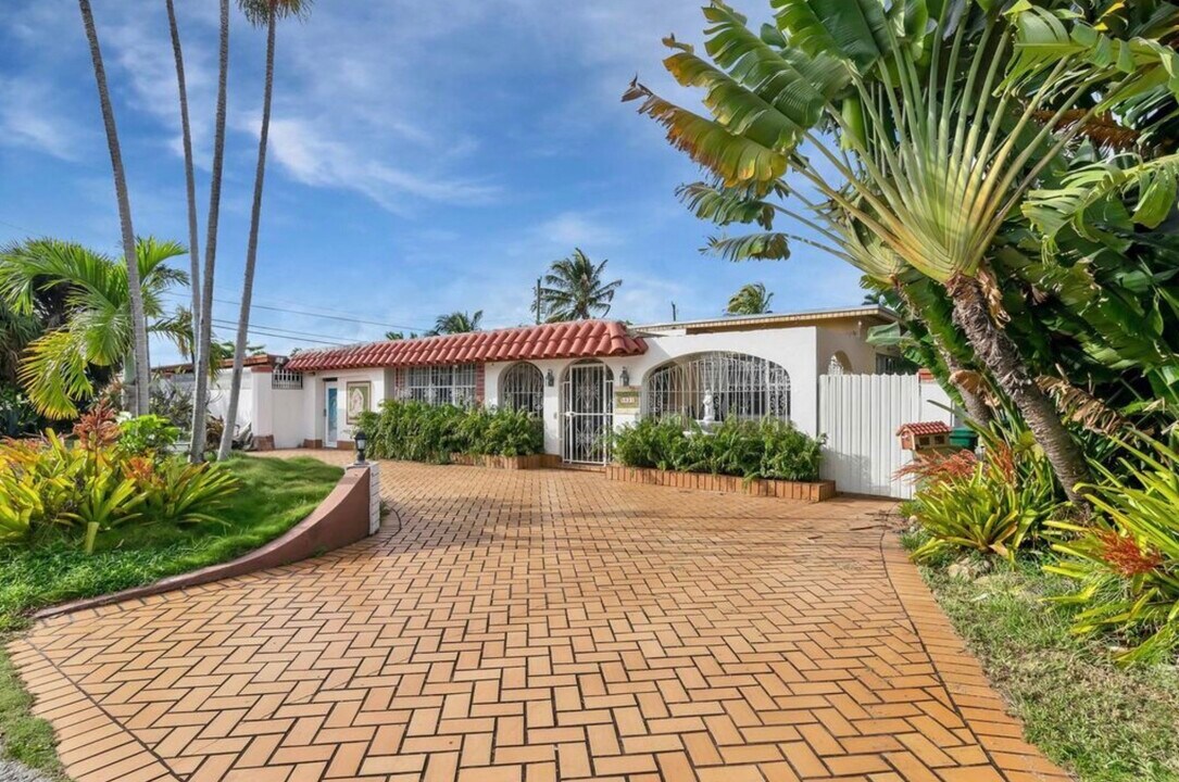 5931 NW 5th St in Miami, FL - Building Photo