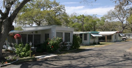 West Bay Mobile Home & Rv Park in Largo, FL - Building Photo - Building Photo