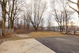 26 W Cedar St in Poughkeepsie, NY - Foto de edificio - Building Photo