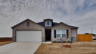 16117 Lovers Ln in Piedmont, OK - Building Photo