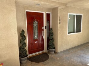 6221 Monterey Rd, Unit 102 in Los Angeles, CA - Building Photo - Building Photo