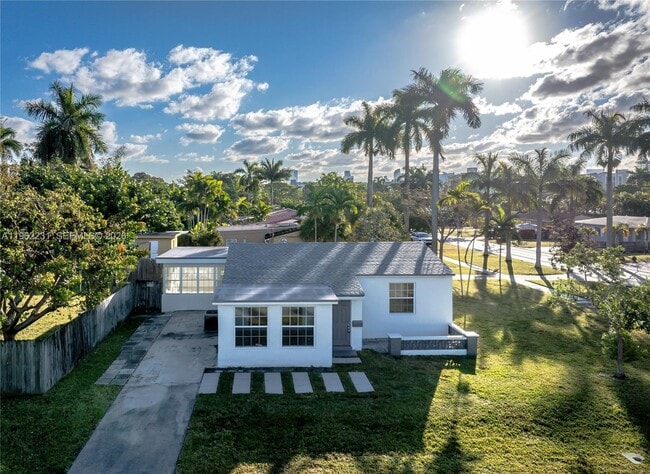 property at 1621 S 16th Ave