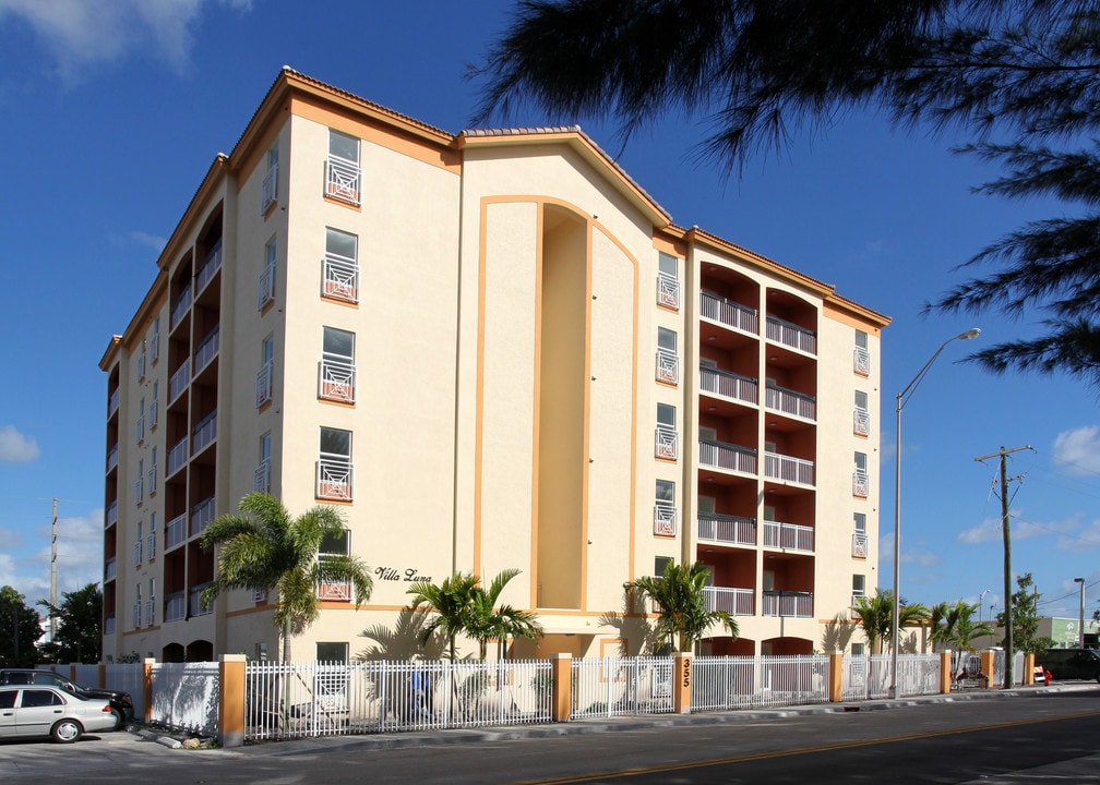 Villa Luna in Hialeah, FL - Building Photo