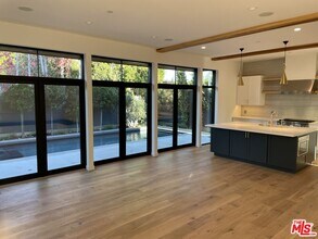 3452 Grand View Blvd in Los Angeles, CA - Building Photo - Building Photo
