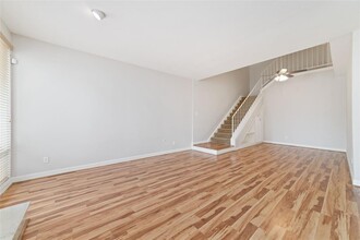 1116 Bering Dr in Houston, TX - Building Photo - Building Photo
