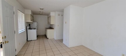 530 W Hopkins St in San Marcos, TX - Building Photo - Building Photo