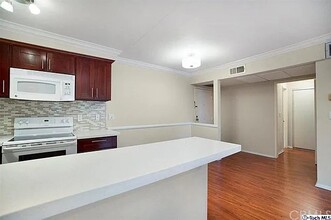 355 S Madison Ave, Unit 303 in Pasadena, CA - Building Photo - Building Photo