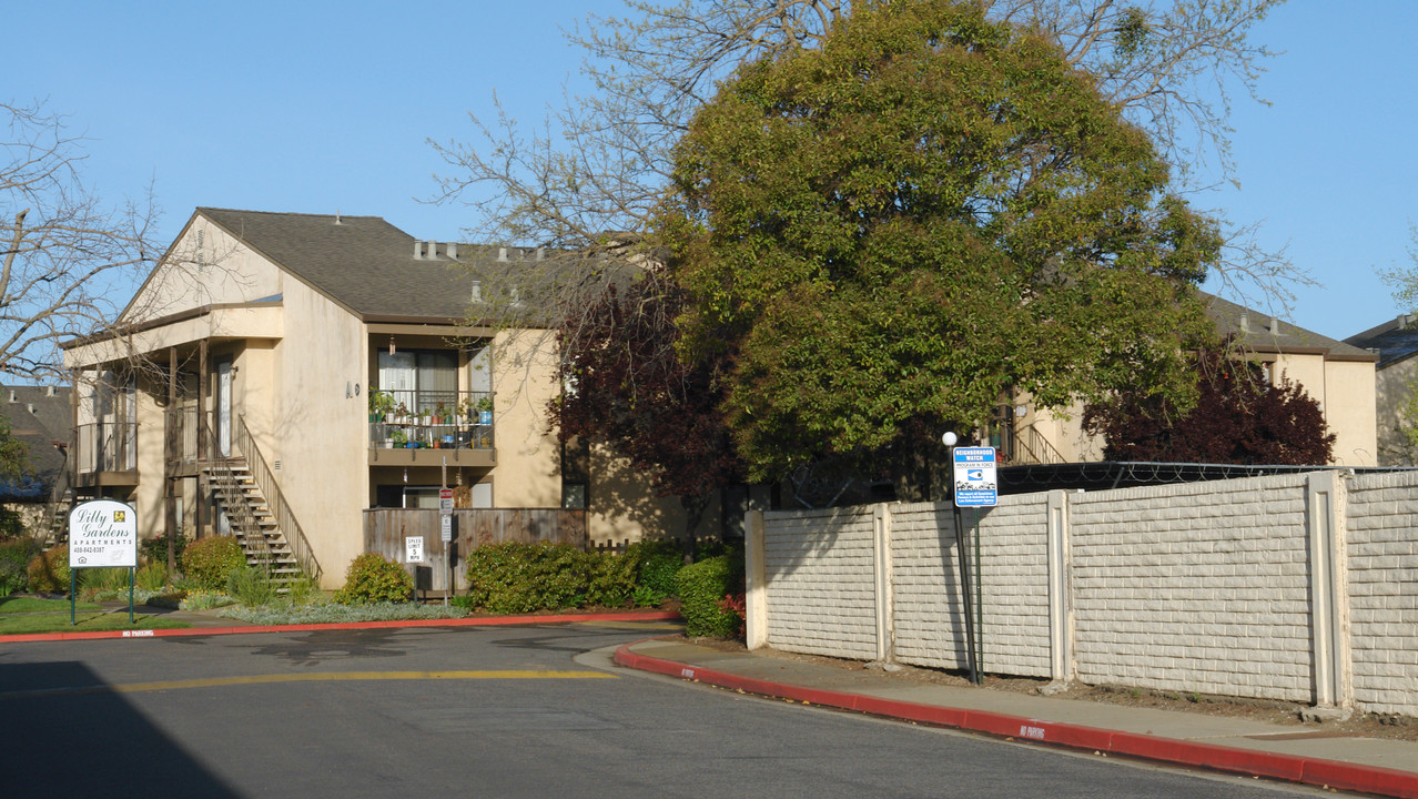 Lilly Garden Apartments in Gilroy, CA - Building Photo