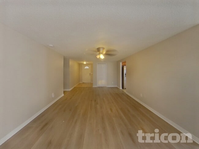 6801 Wayside Ct in Tampa, FL - Foto de edificio - Building Photo