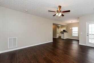 7245 Legacy Dr in Nashville, TN - Foto de edificio - Building Photo