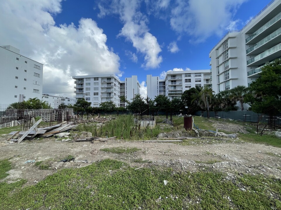 1045 92nd St in Bay Harbor Islands, FL - Building Photo