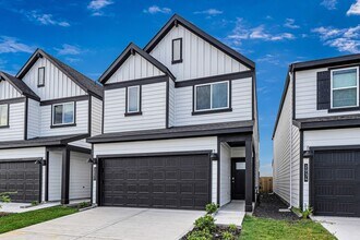 3002 Crown Gate Dr in Houston, TX - Building Photo - Building Photo