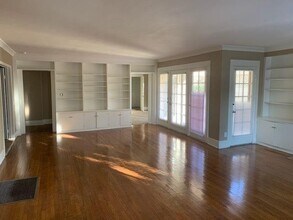 220 Miramar Ave in Long Beach, CA - Building Photo - Interior Photo