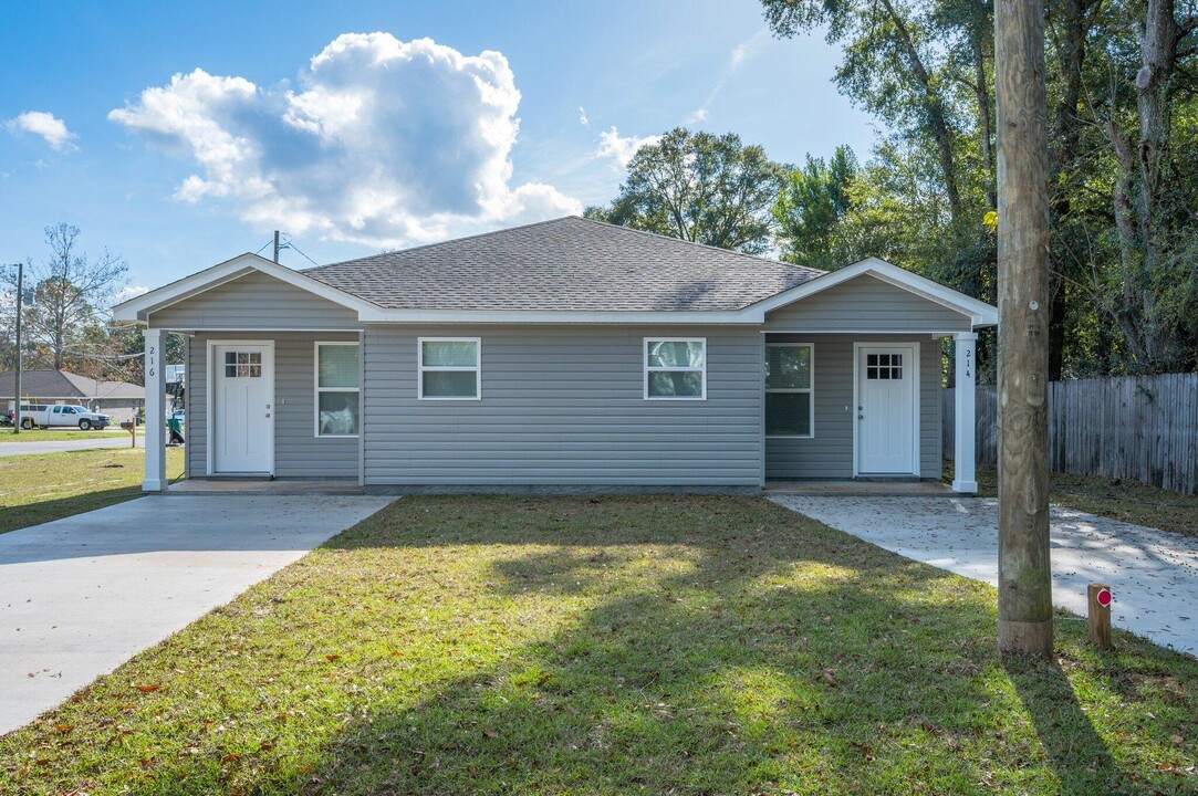 1530 E 1st Ave in Crestview, FL - Building Photo