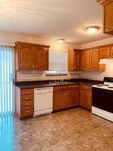 513 N Foxridge Dr in Raymore, MO - Building Photo - Building Photo