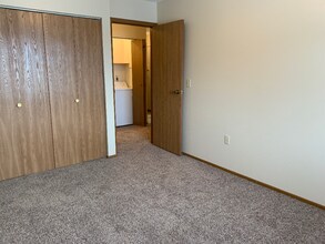 1515 14th Ave E-Unit -11 in West Fargo, ND - Building Photo - Building Photo