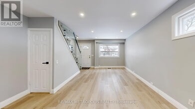 15 Eileen Ave in Toronto, ON - Building Photo - Building Photo