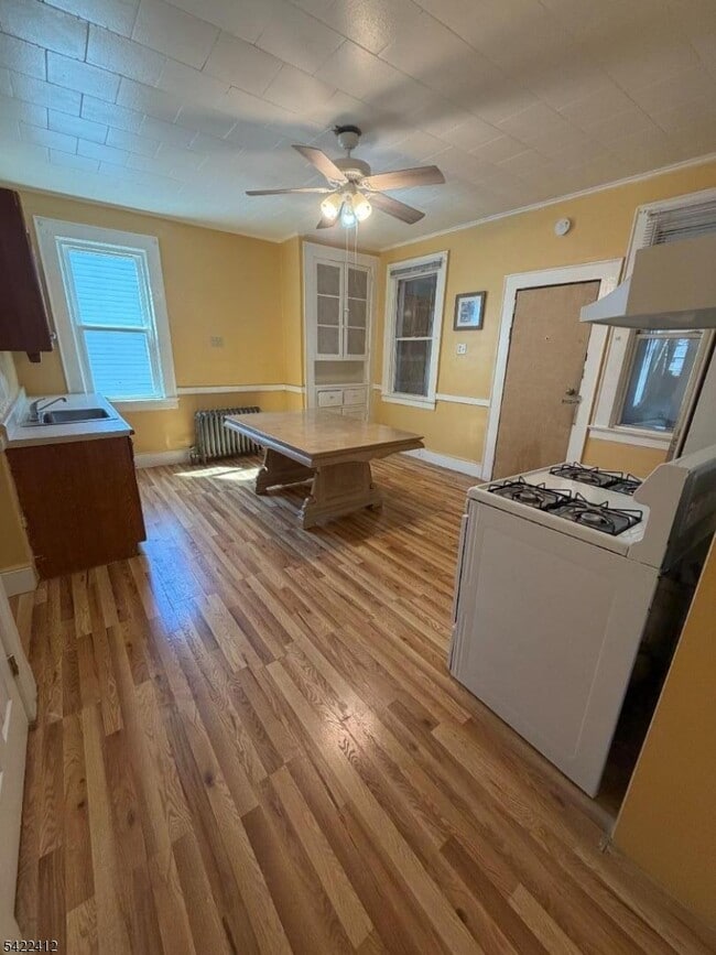 656 N 7th St in Newark, NJ - Building Photo - Building Photo