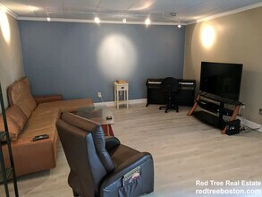 53 Angleside Rd, Unit 1 in Waltham, MA - Building Photo - Building Photo