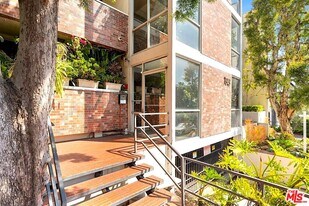 7949 Selma Ave in Los Angeles, CA - Building Photo