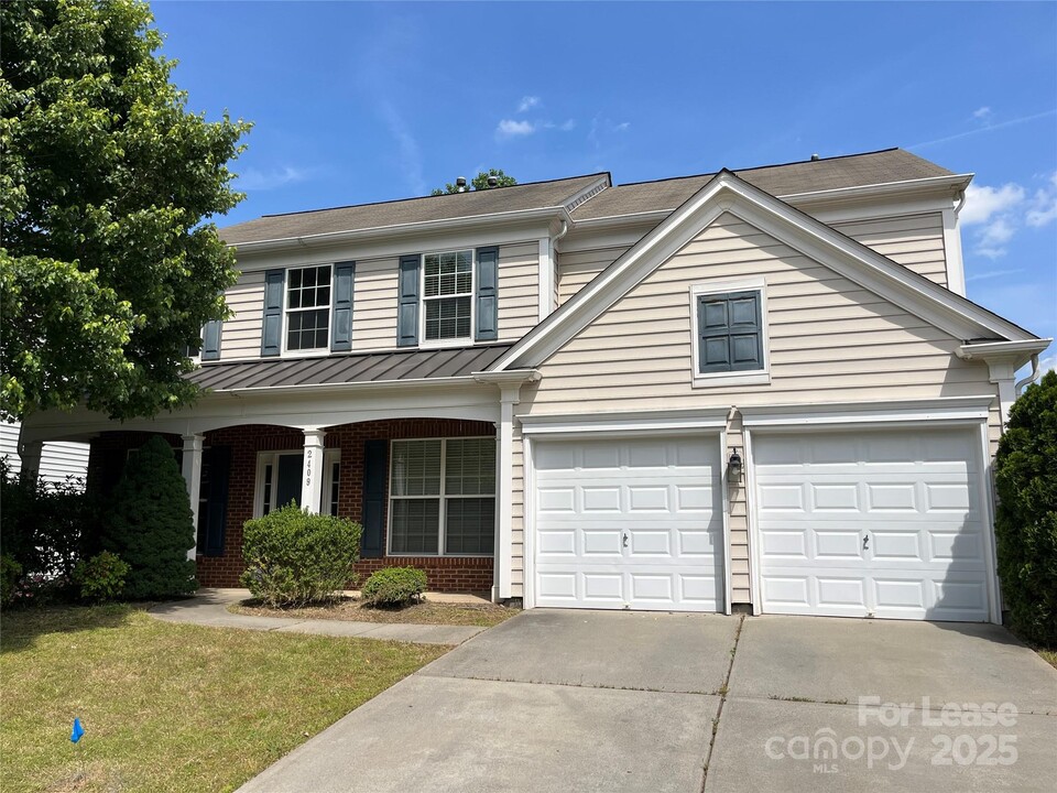 2409 Logan Field Drive in Waxhaw, NC - Building Photo