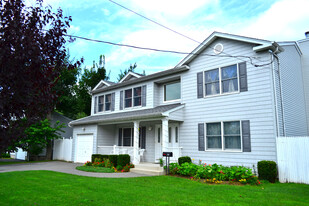 338 38th St in Lindenhurst, NY - Building Photo