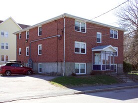 15 Hamilton St in Taunton, MA - Building Photo