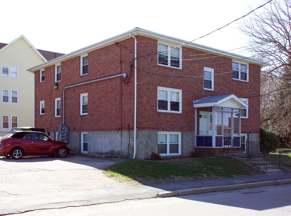 15 Hamilton St in Taunton, MA - Building Photo