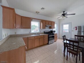 560 Forest St in Kearny, NJ - Building Photo - Building Photo