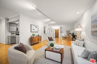 11737 Darlington Ave in Los Angeles, CA - Building Photo