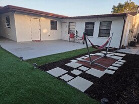 7101 Raleigh St in Hollywood, FL - Building Photo