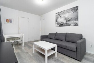 337 E 94th St in New York, NY - Building Photo - Building Photo