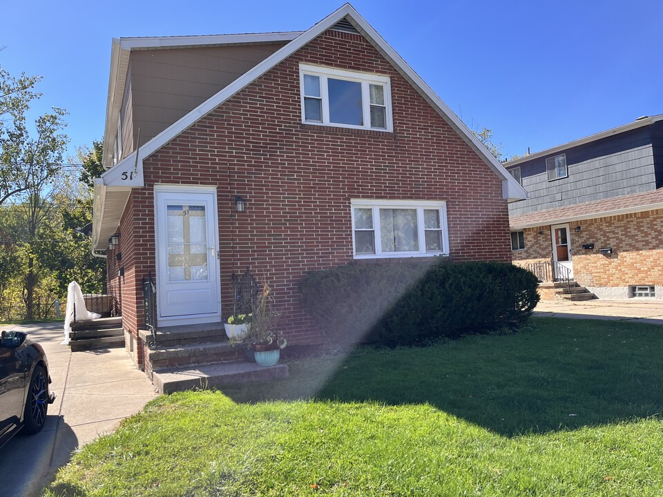51 N Seine Dr, Unit 1 in Cheektowaga, NY - Foto de edificio