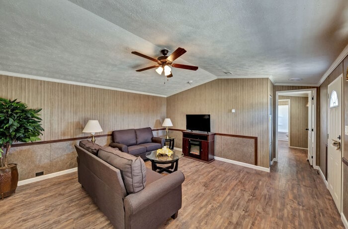 1205 W Circle Dr in Vidor, TX - Building Photo